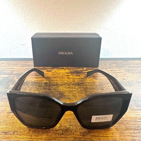 PRADA | Sunglasses PR 19ZS - Picture 6 of 7
